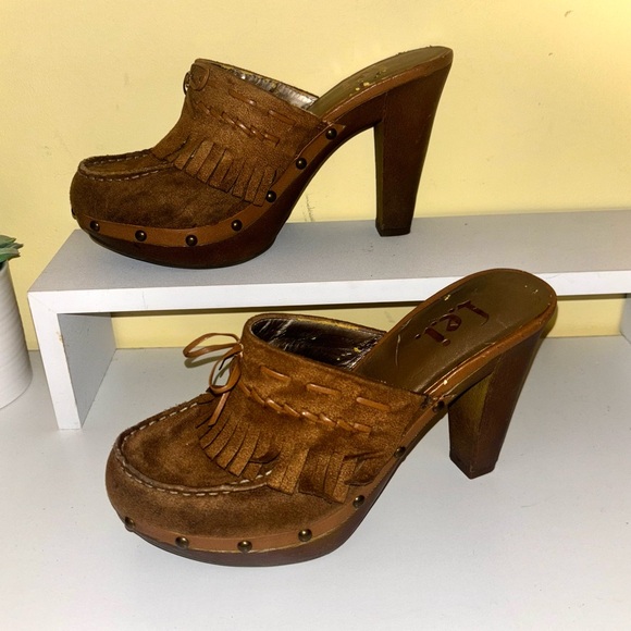 LEI Vintage Brown Suede Platform Clogs Mules Size 9 Boho Fringe Studded Y2K - Picture 3 of 11